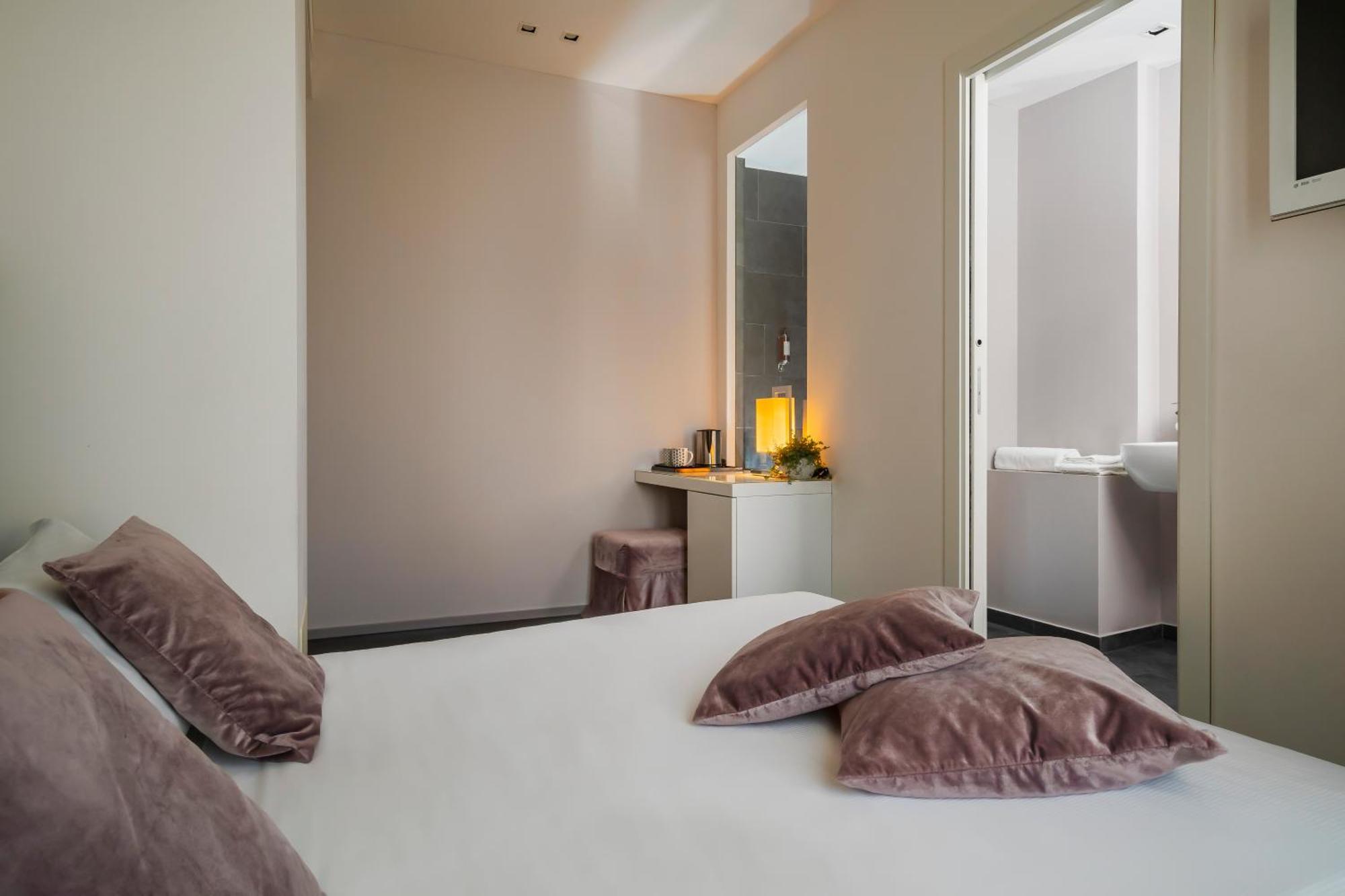 Hotel Ines Cattolica Esterno foto