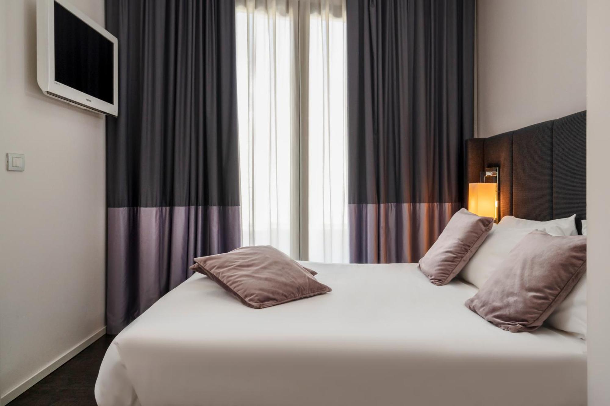 Hotel Ines Cattolica Esterno foto
