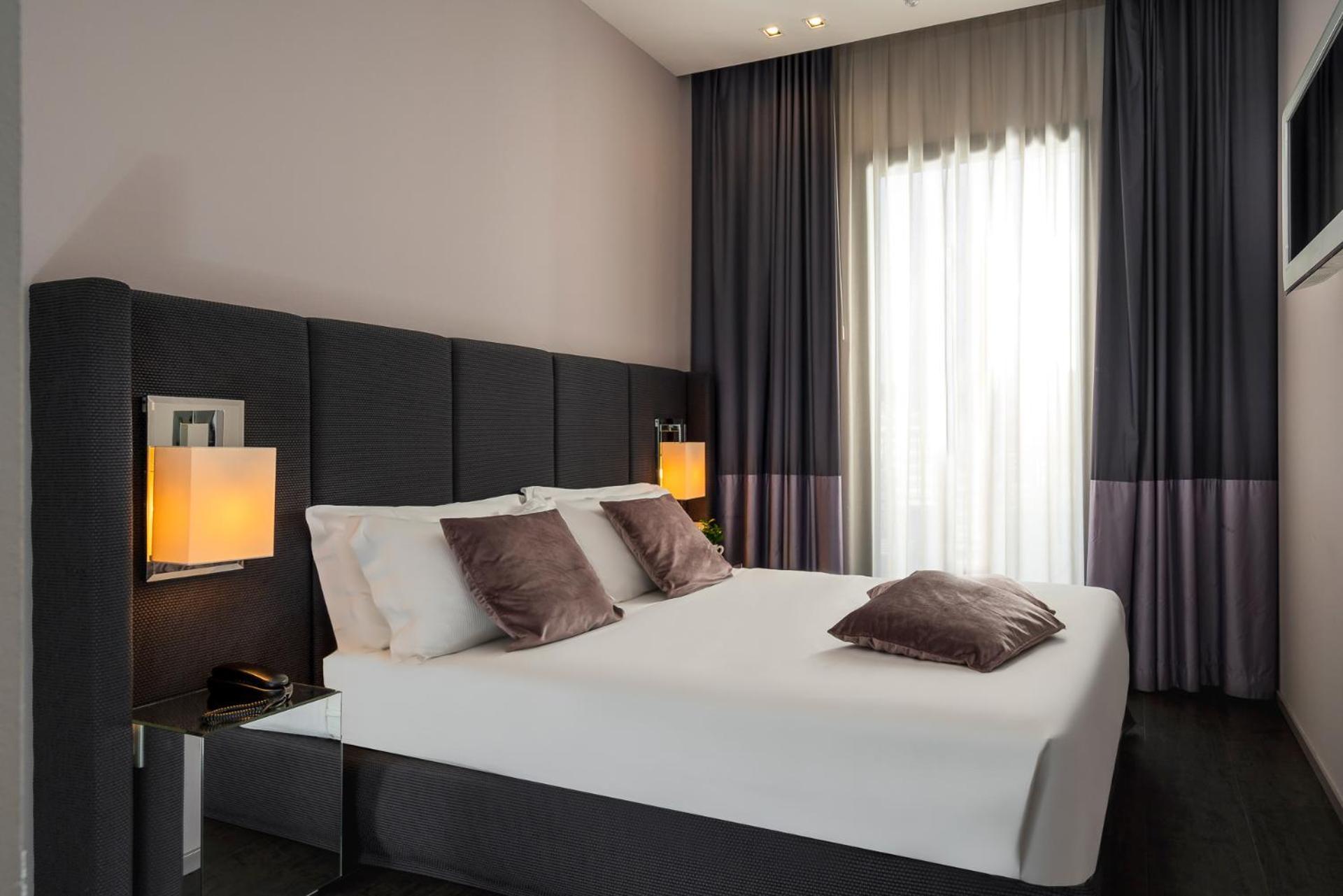 Hotel Ines Cattolica Esterno foto
