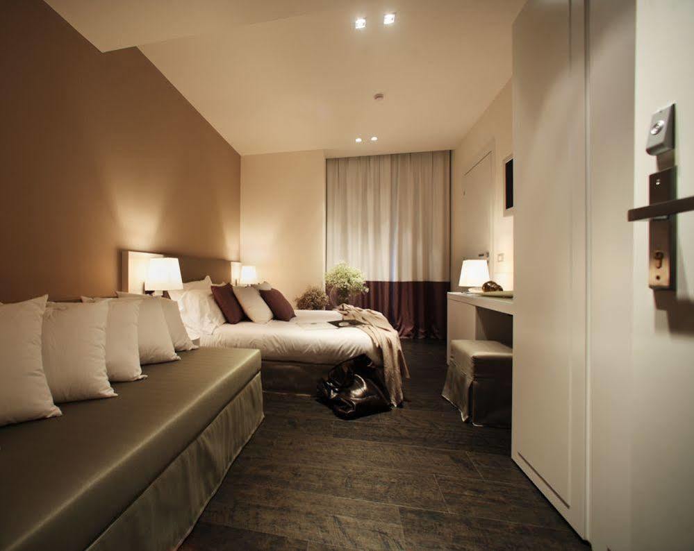 Hotel Ines Cattolica Esterno foto